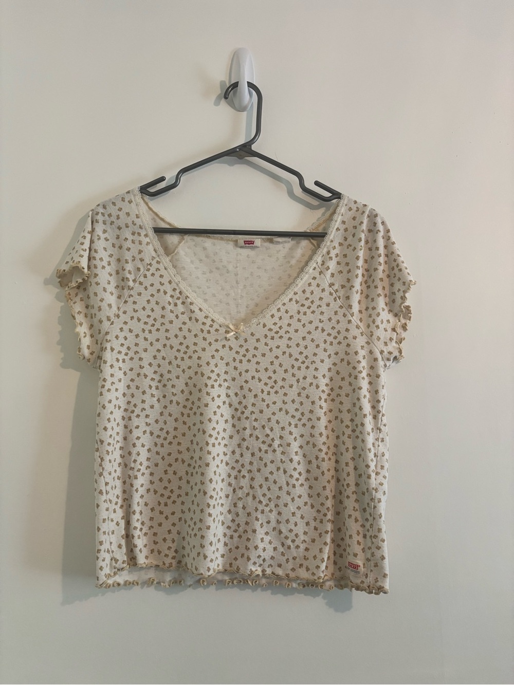 Levi's Cream Short Sleeve V-Neck Top with Tiny Floral Print